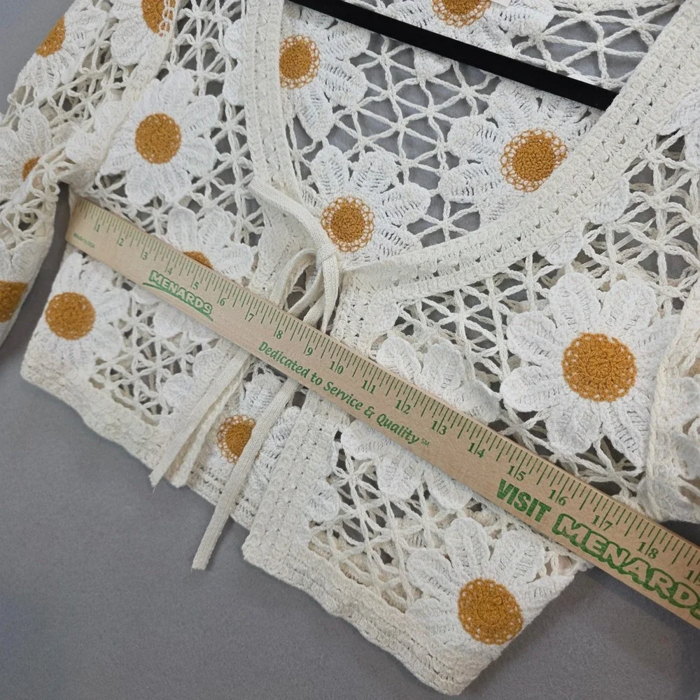 Moon & Madison Crochet Daisy Crop Cardigan Sweater Bohemian Long Sleeve Md - Picture 3 of 11